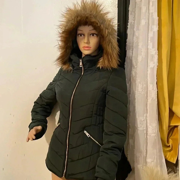 F & F women’s puffer jacket with detachable hood - Picture 10 of 16